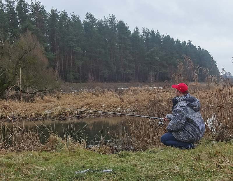 Рыбалка весной на реке болонской удочкой