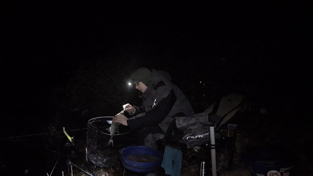 Октябрьская ночная фидерная рыбалка