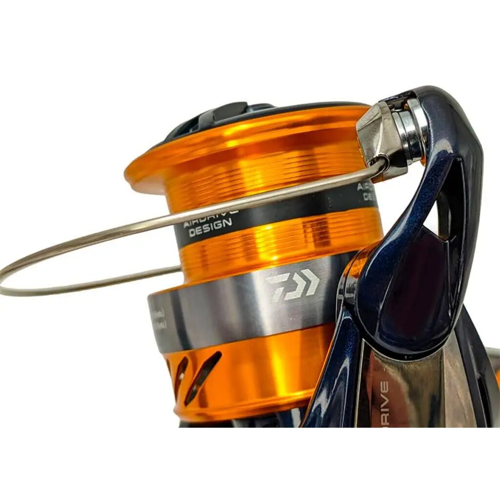 Катушка безынерц. Daiwa 23 REVROS LT 2000