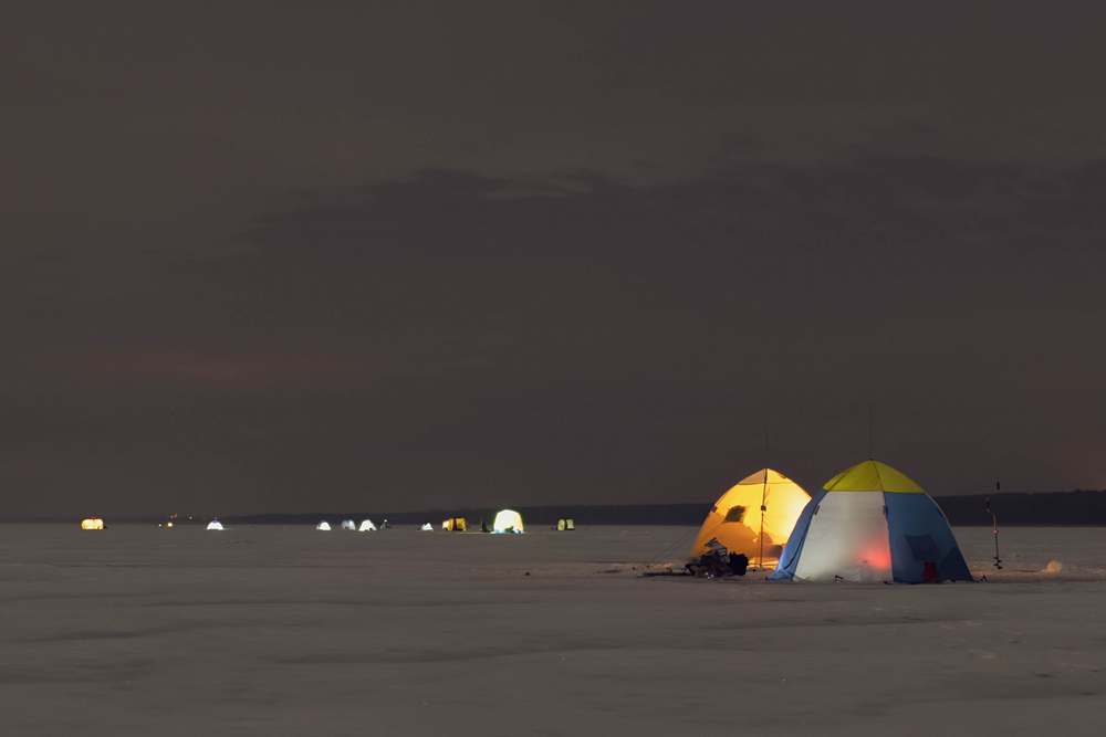 Как обогреть палатку при ловле со льда?