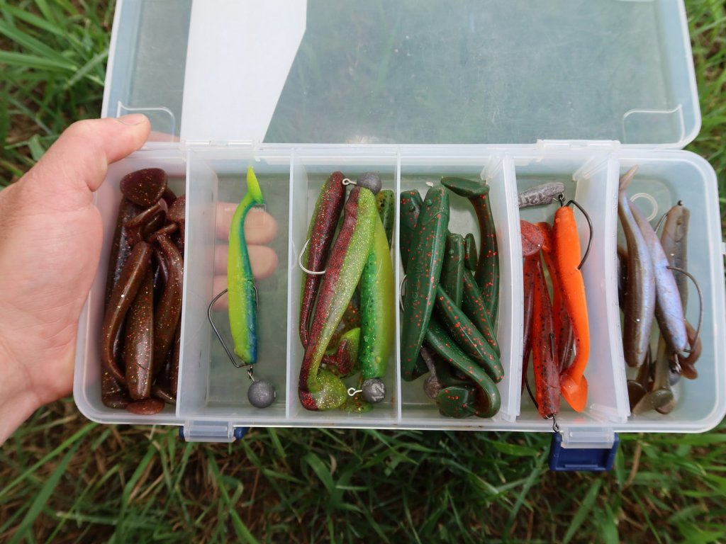 Коробка с виброхвостами Lucky John Minnow