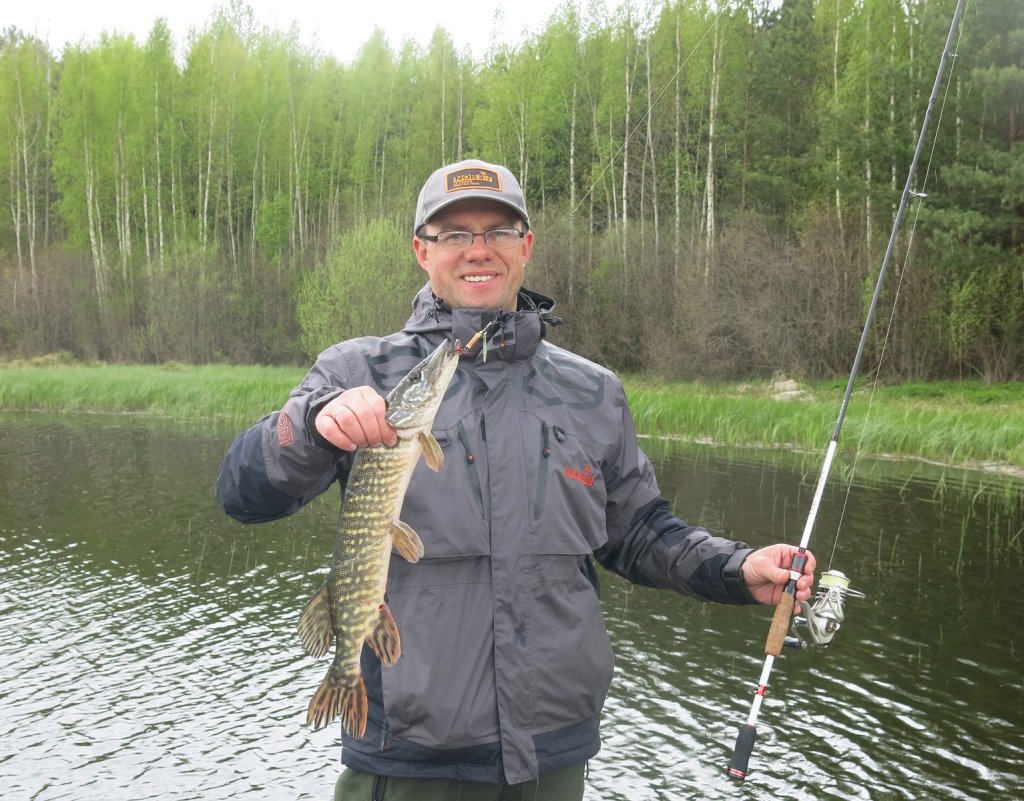 Щука у Валерия Сикиржицкого клюнула на вертушку