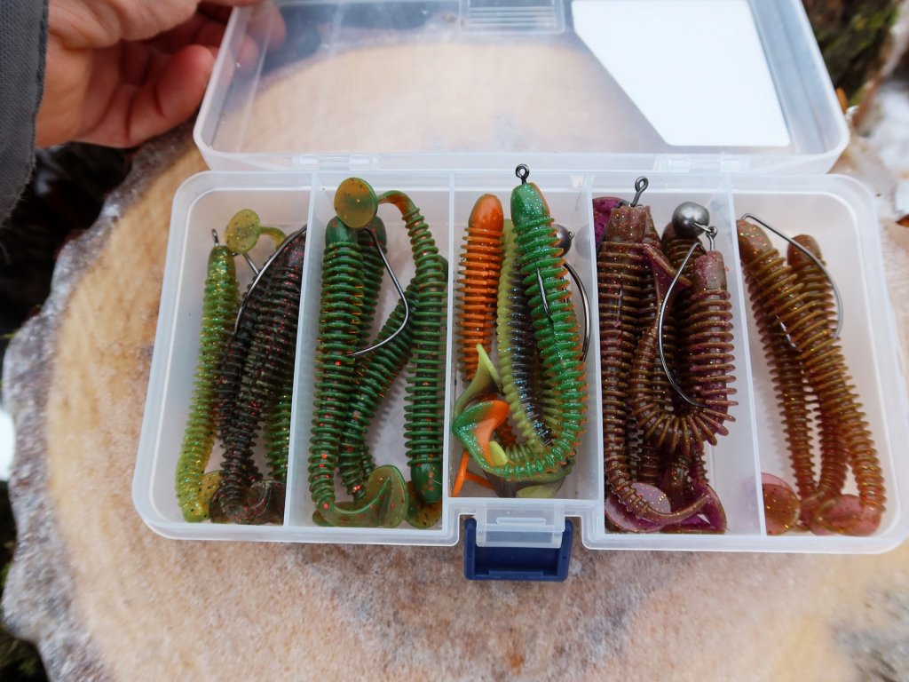 Приманки Lucky John Spark Tail в коробке