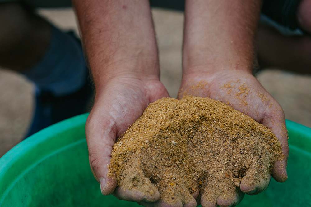 прикормка для рыбалки в жару 0005.JPG