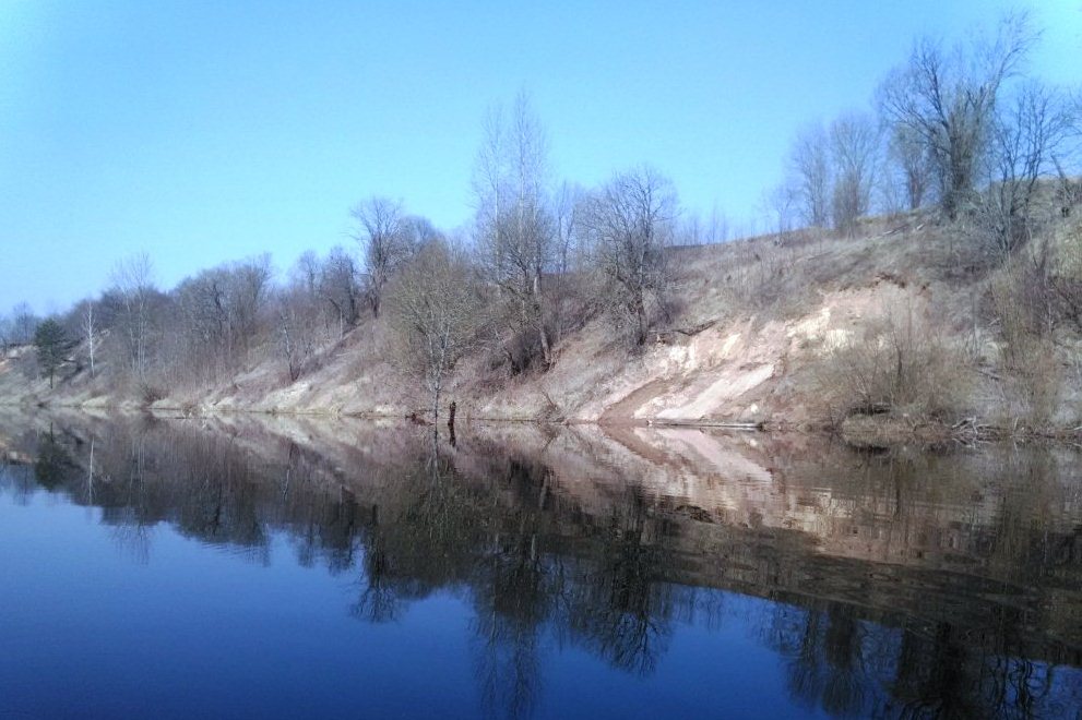 Водоём Водоём с крутыми берегами