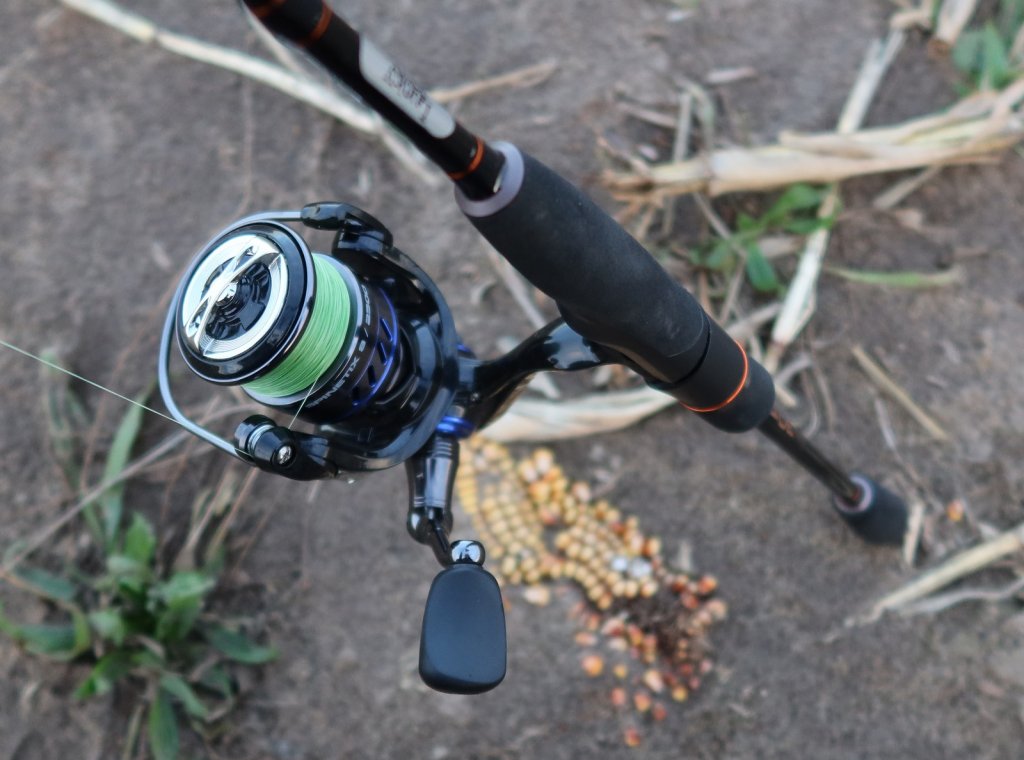 Катушка Salmo Elite Spinetix на спиннинге