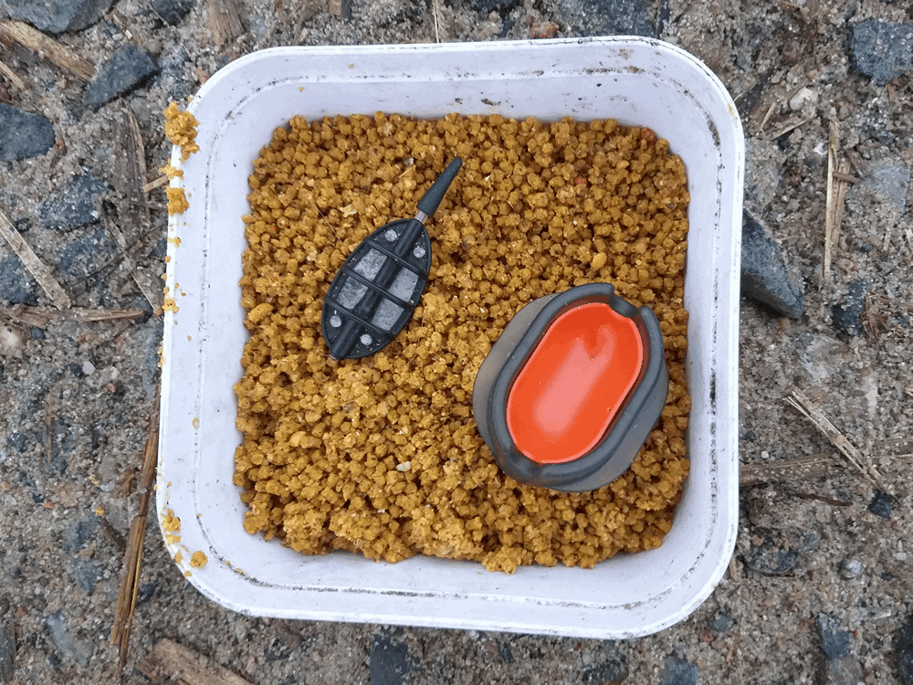 Методная прикормка, кормушка и пресс-форма Методная прикормка, кормушка и пресс-форма