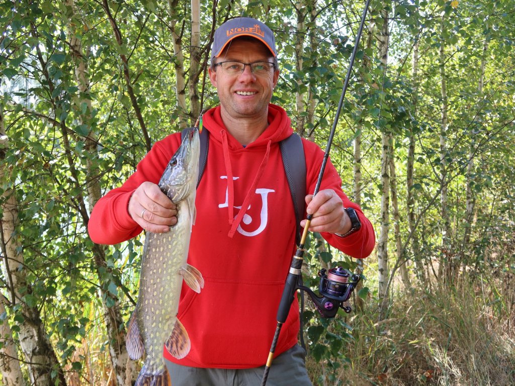 Валерий Сикиржицкий позирует со щукой