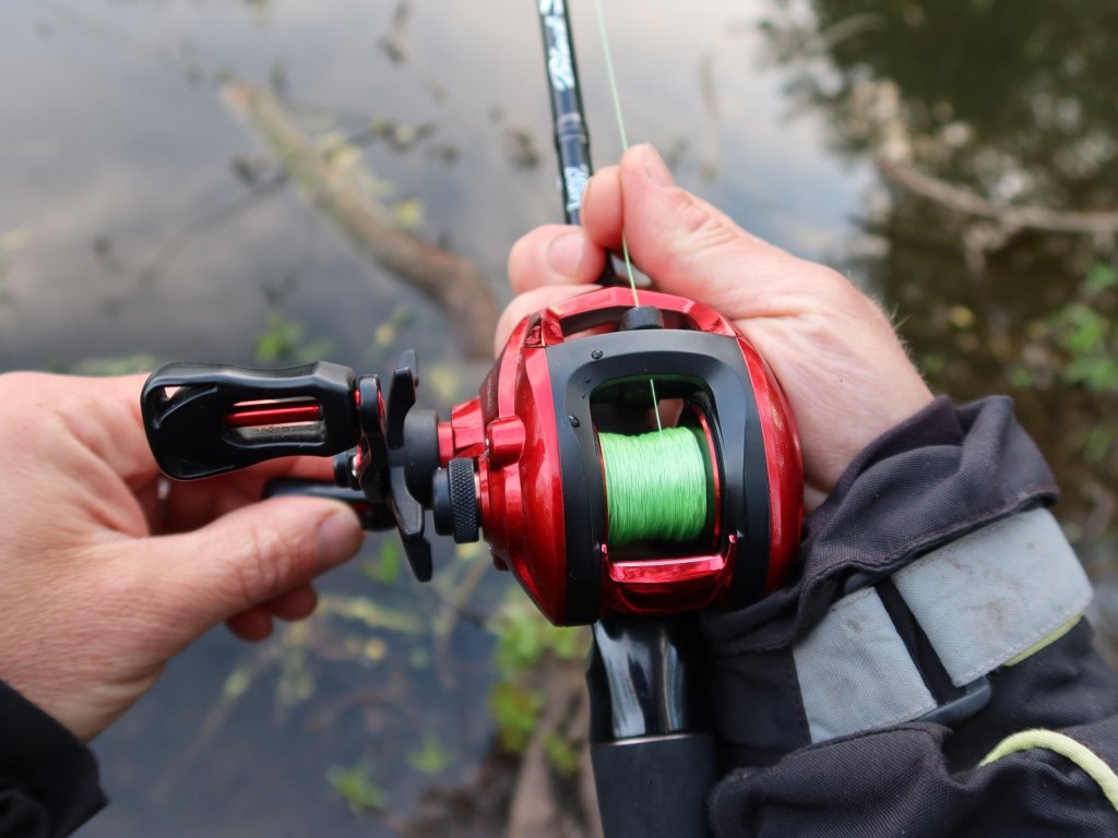 Подмотка шнура мультипликаторной катушкой