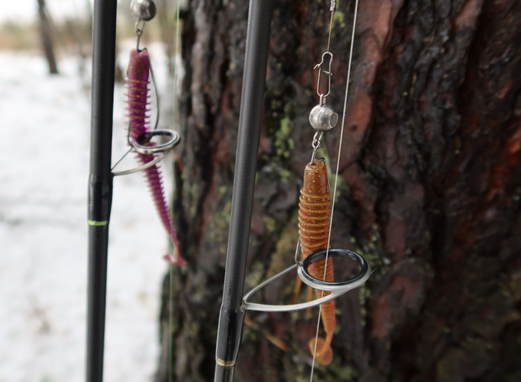 Спиннинги оснащенные приманками Lucky John Spark Tail