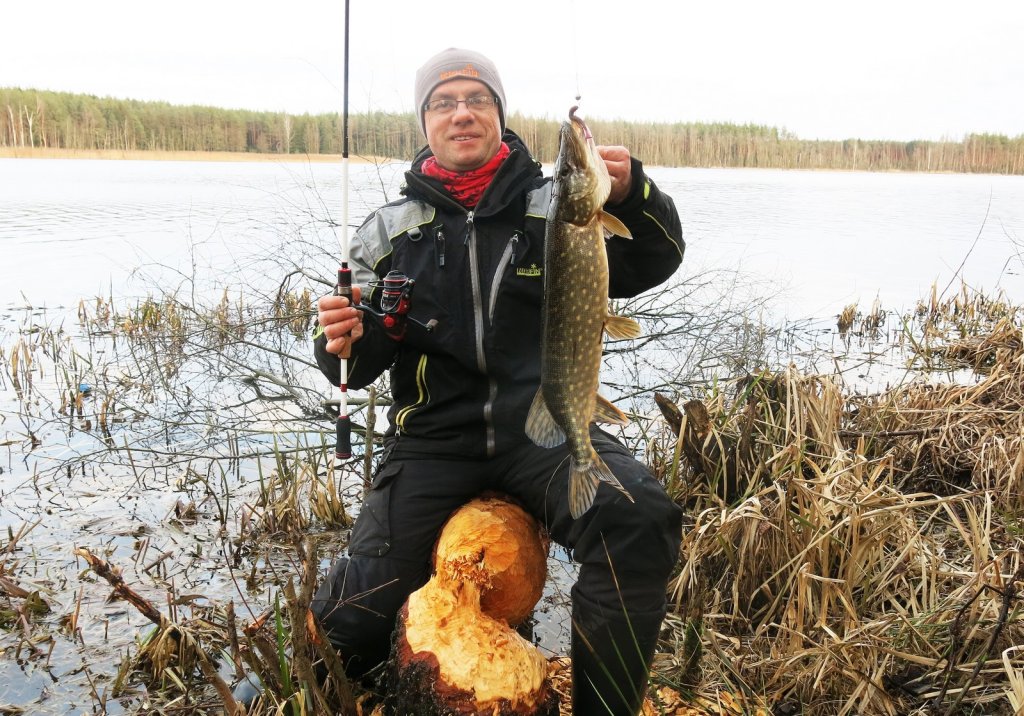 Валерий Сикиржицкий поймал щуку на джиг
