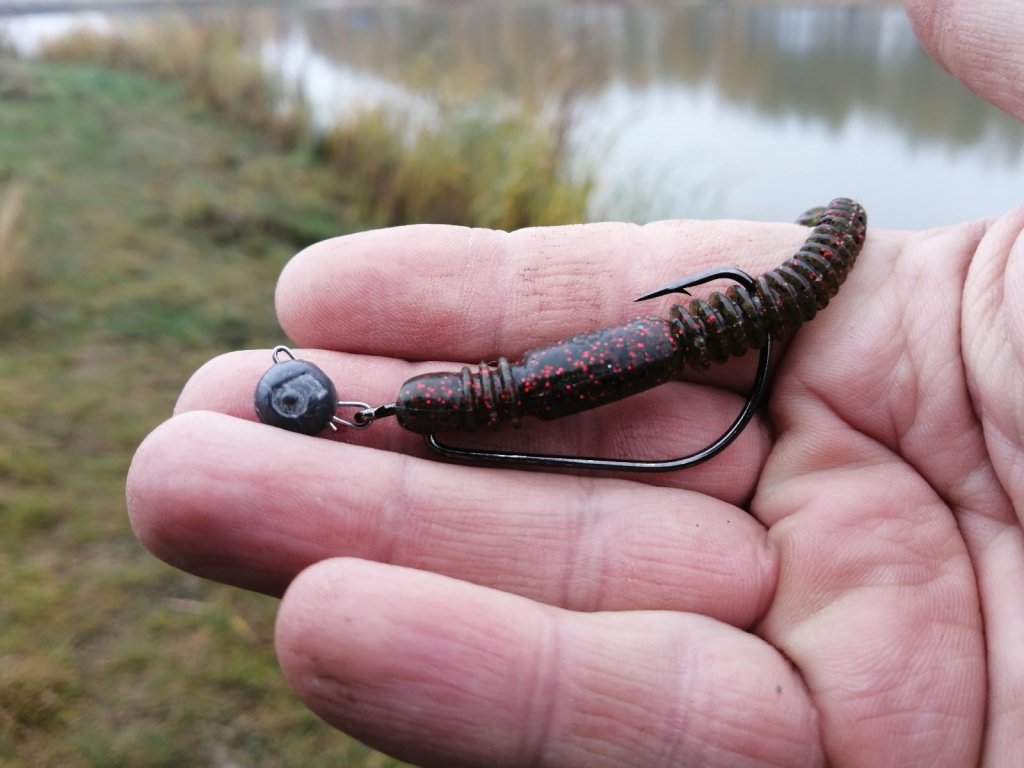 Lucky John Ballist на офсетном крючке Lucky John Ballist на офсетном крючке