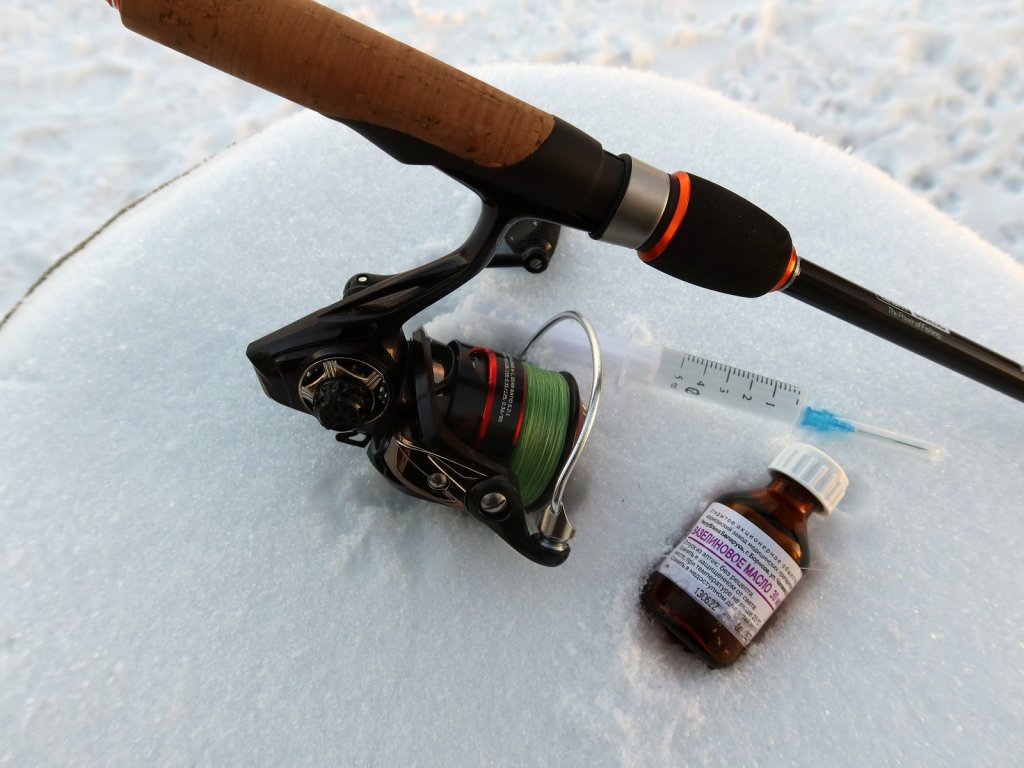 Чем можно обработать спиннинговую снасть зимой