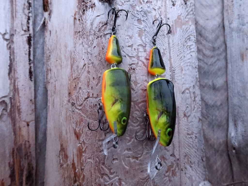 Два воблера Salmo Frisky