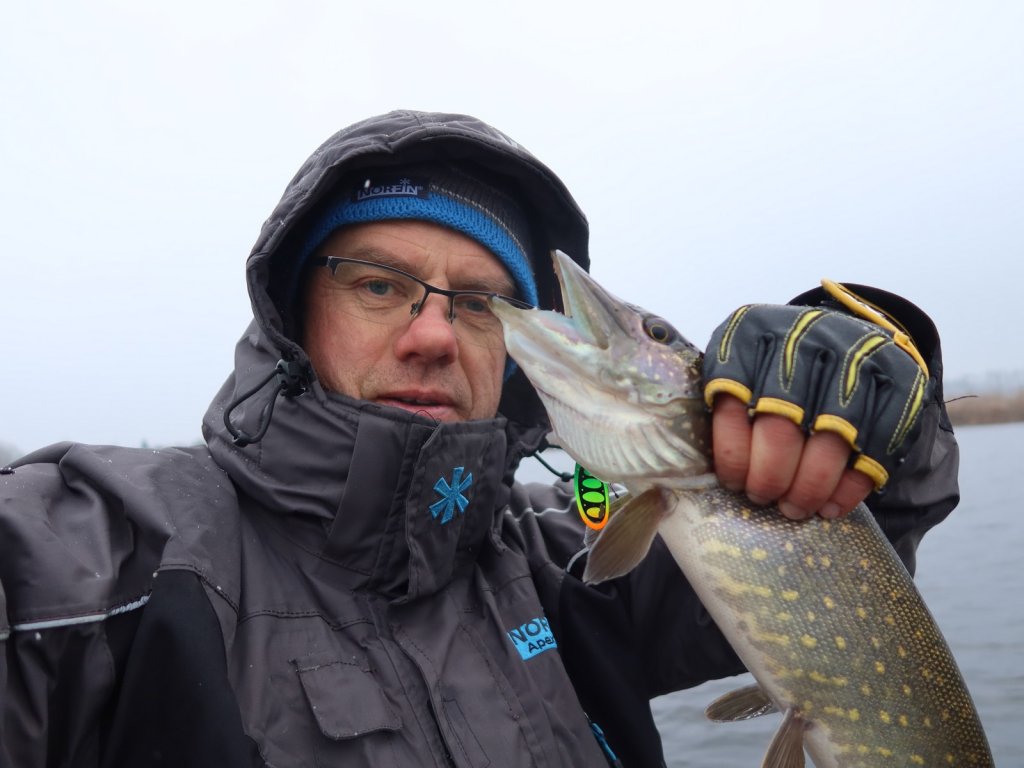 Валерий Сикиржицкий поймал щуку в предзимье