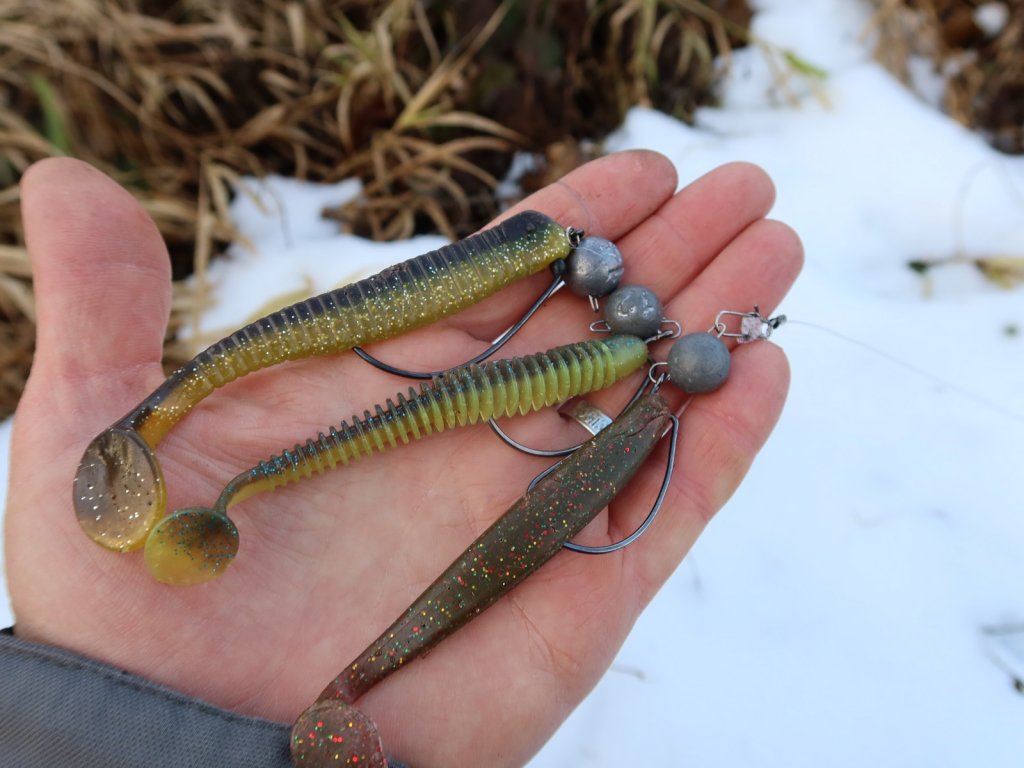 Оснащённые виброхвосты Lucky John на руке