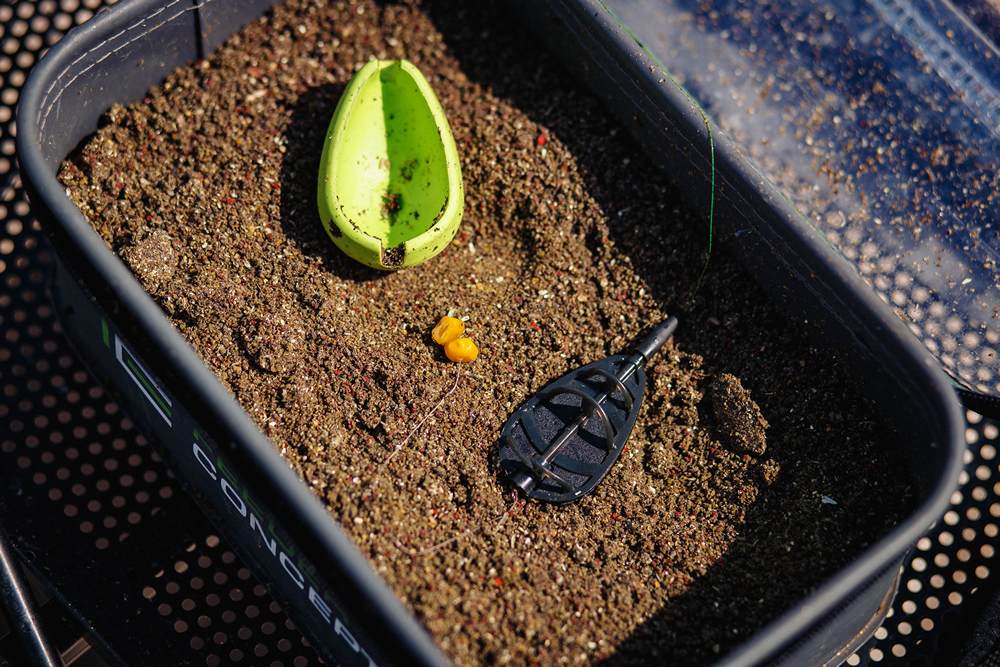 Кормушка для ловли на флэт