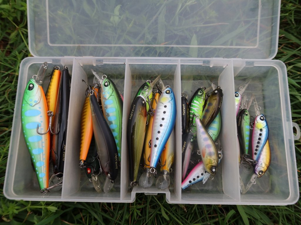 Воблер Lucky John Anira в коробке