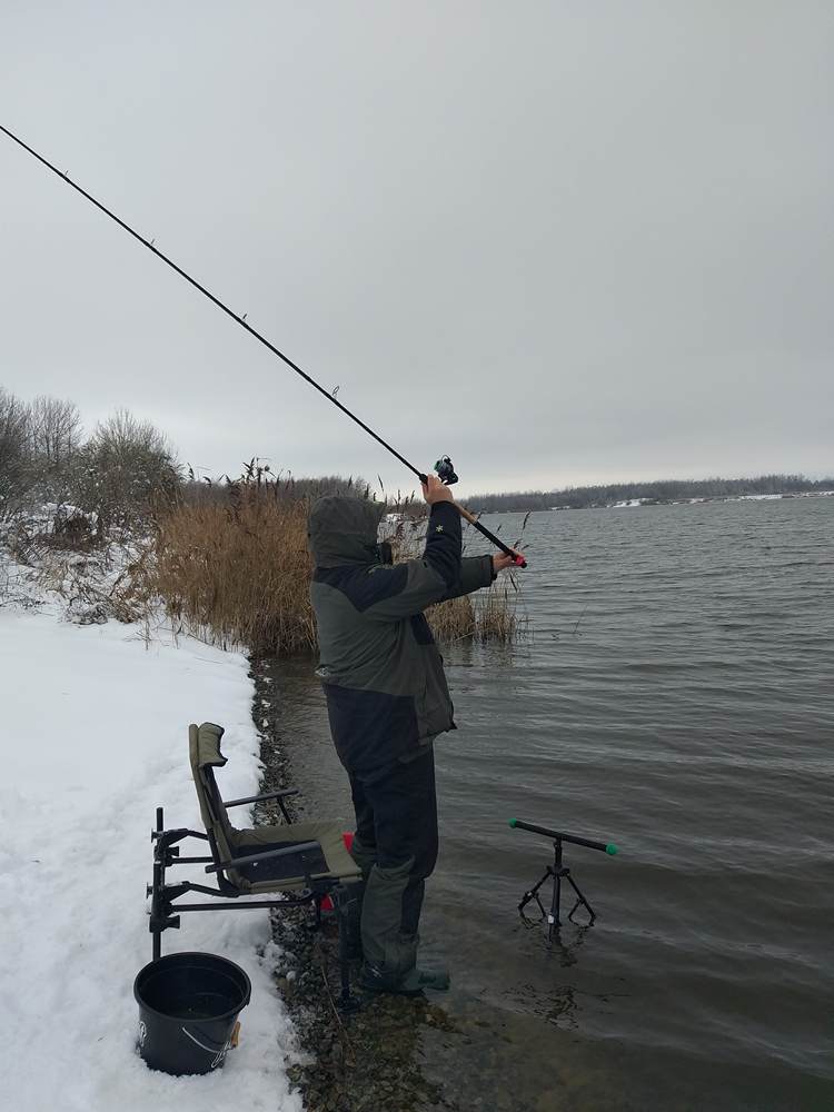 Рыбалка на фидер зимой