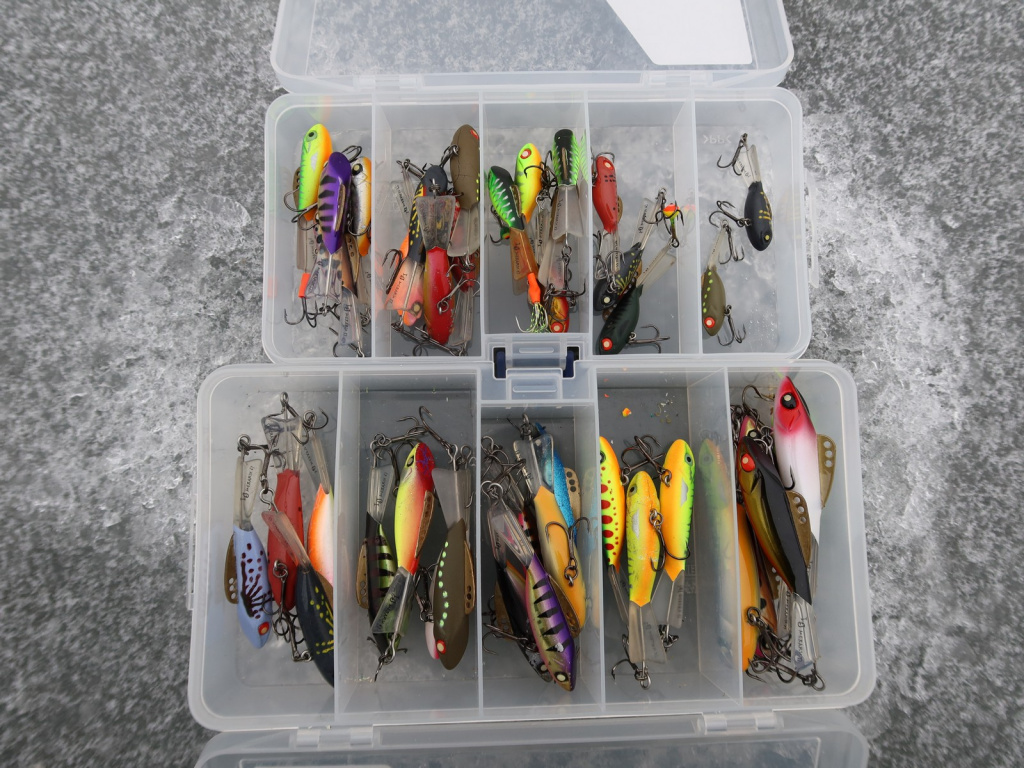 Рыболовная коробка с балансирами Lucky John Mebaru