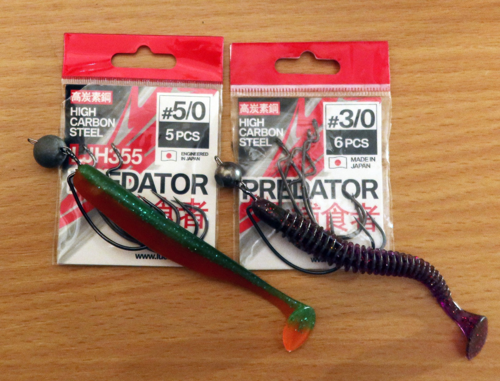 Офсетные крючки Lucky John LJH350 и LJH355 с оснащенными приманками