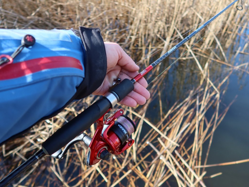 Спиннинг Lucky John Anira Microjig 5 и катушка Vanrex Spin 5