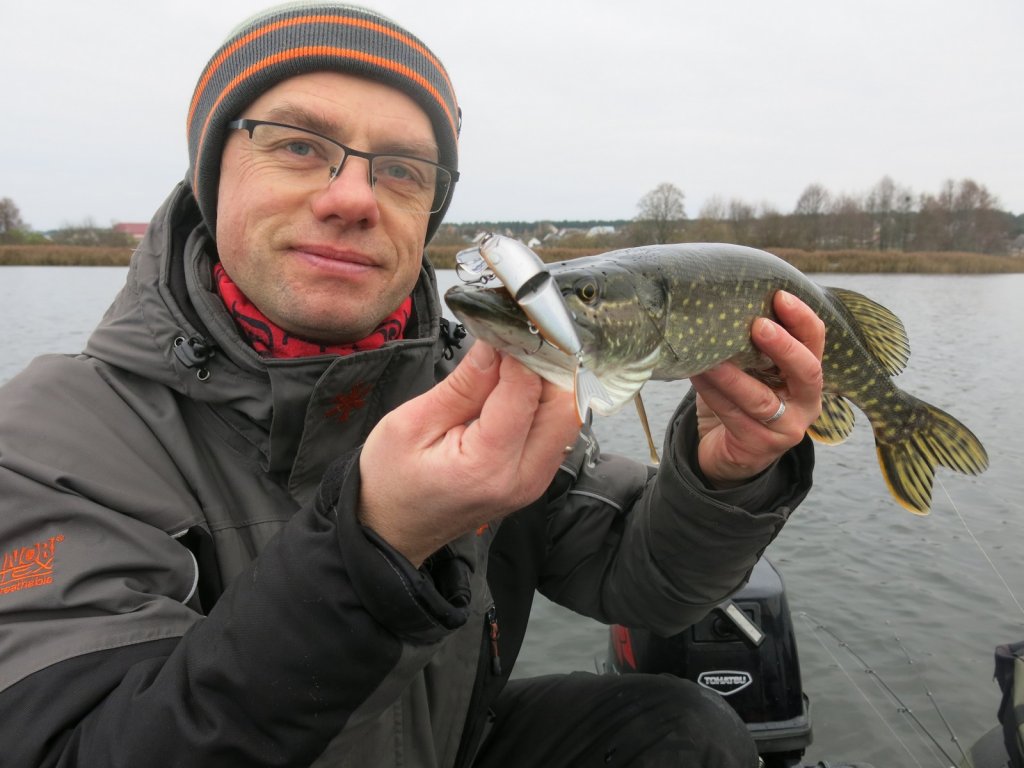 Валерий Сикиржицкий поймал щуку на составной воблер