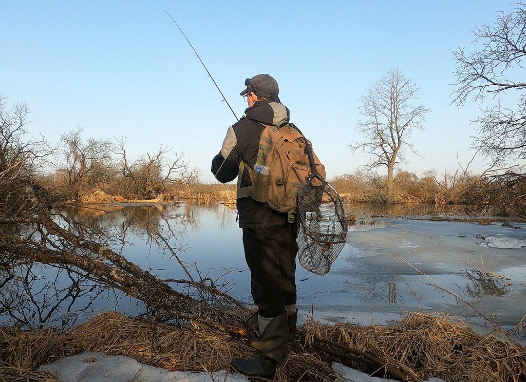 Береговой спиннинг на весенней реке