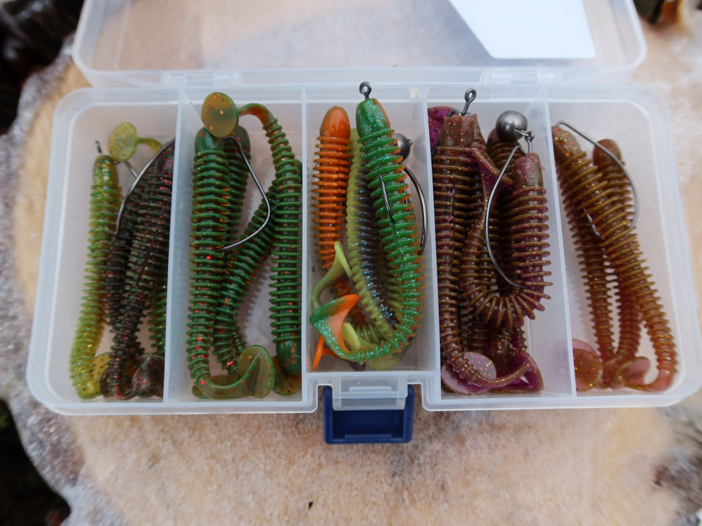 Виброхвосты Lucky John Spark Tail в коробке