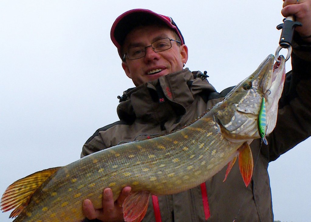 У Валерия Сикиржицкого крупная щука клюнула на воблер У Валерия Сикиржицкого крупная щука клюнула на воблер