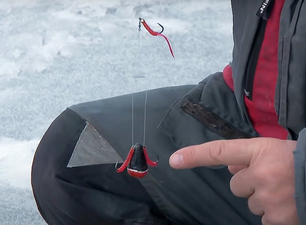 Приманка балда и дополнительный крючок