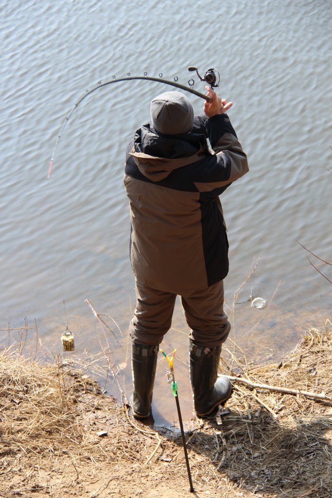 Заброс фидерной снасти