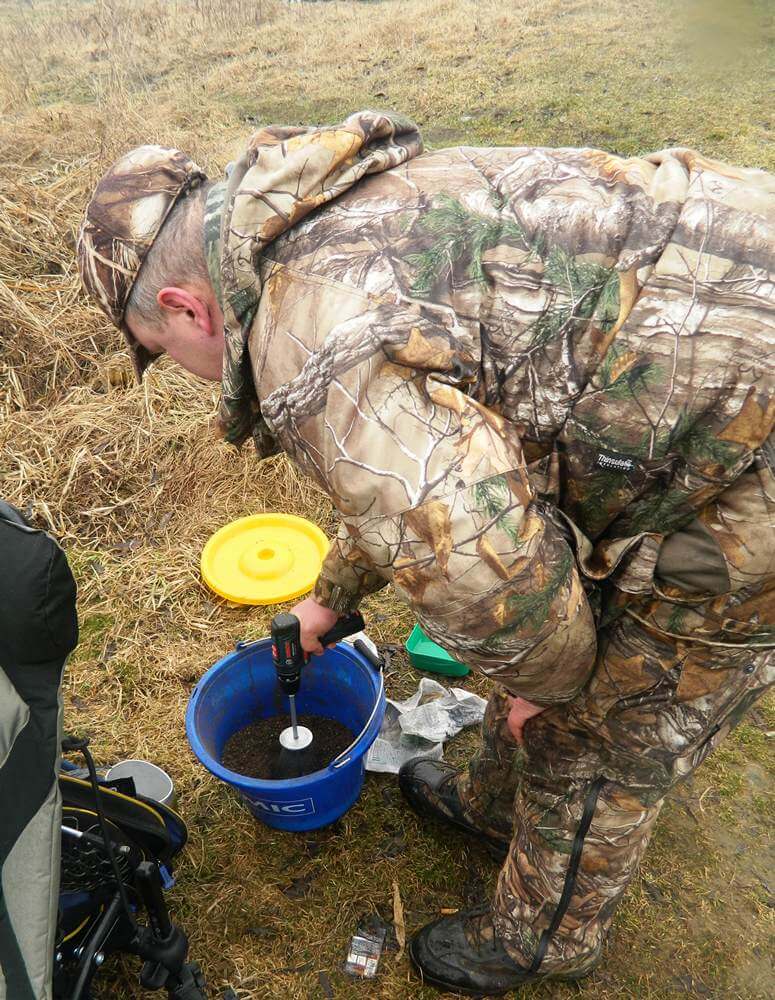 Замешивание прикормки Замешивание прикормки шуруповертом