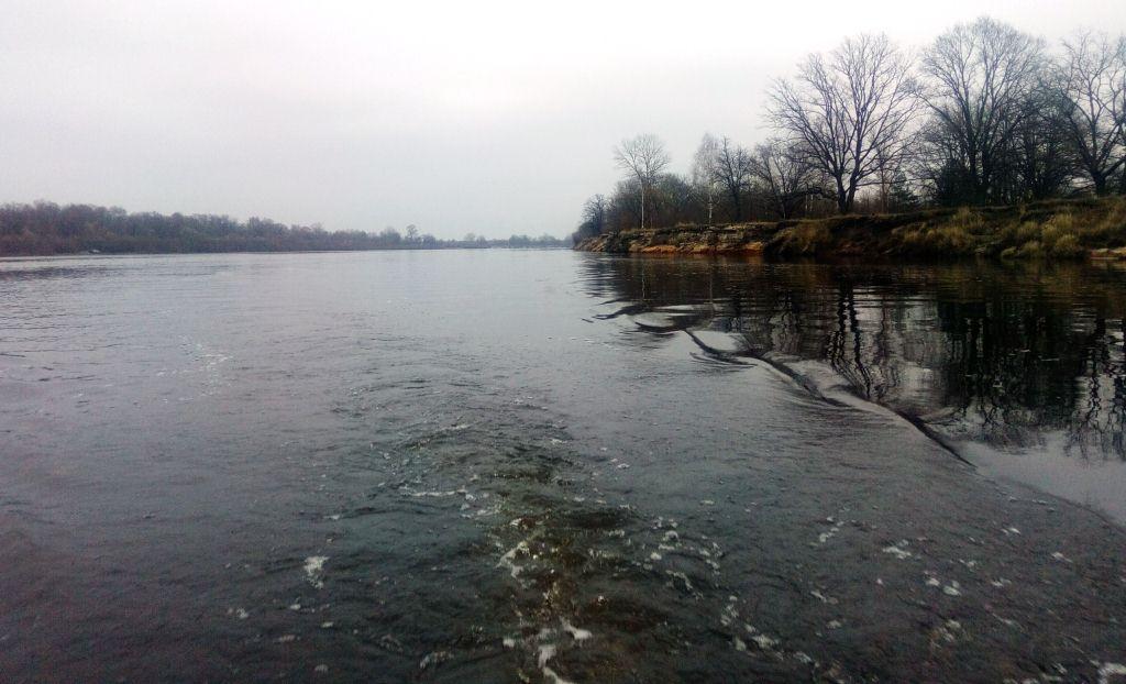 На лодке в марте на реке На лодке в марте на реке