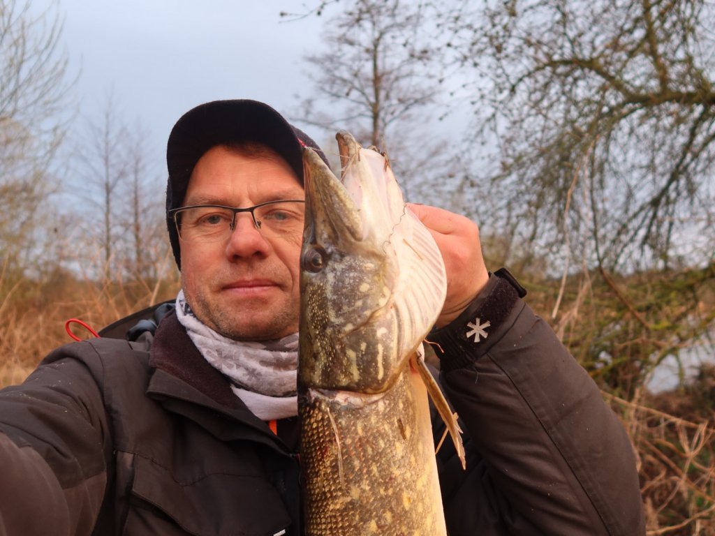 Валерий Сикиржицкий поймал хорошую щуку