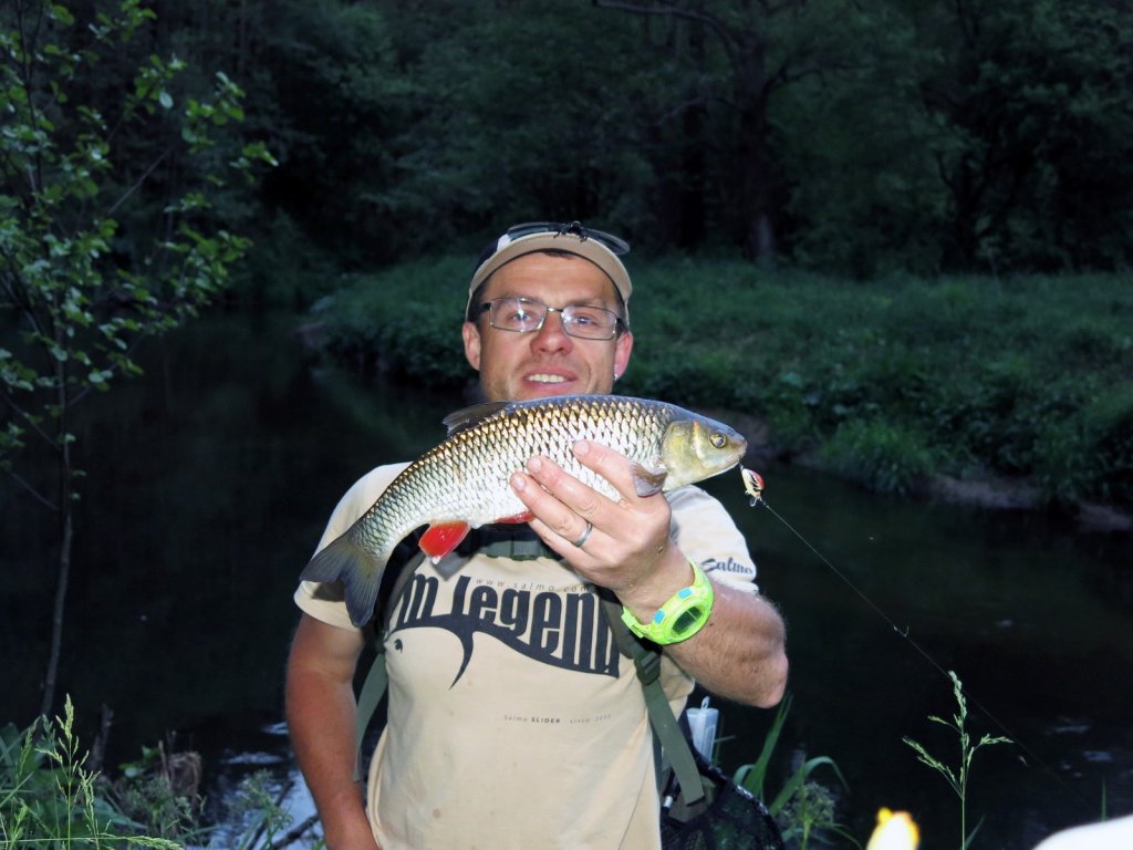 Валерий Сикиржицкий с вечерним голавлём