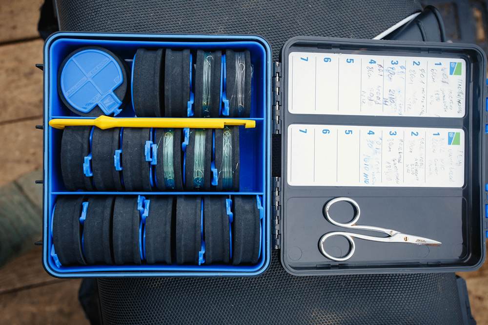 Поводочница Коробка с поводками