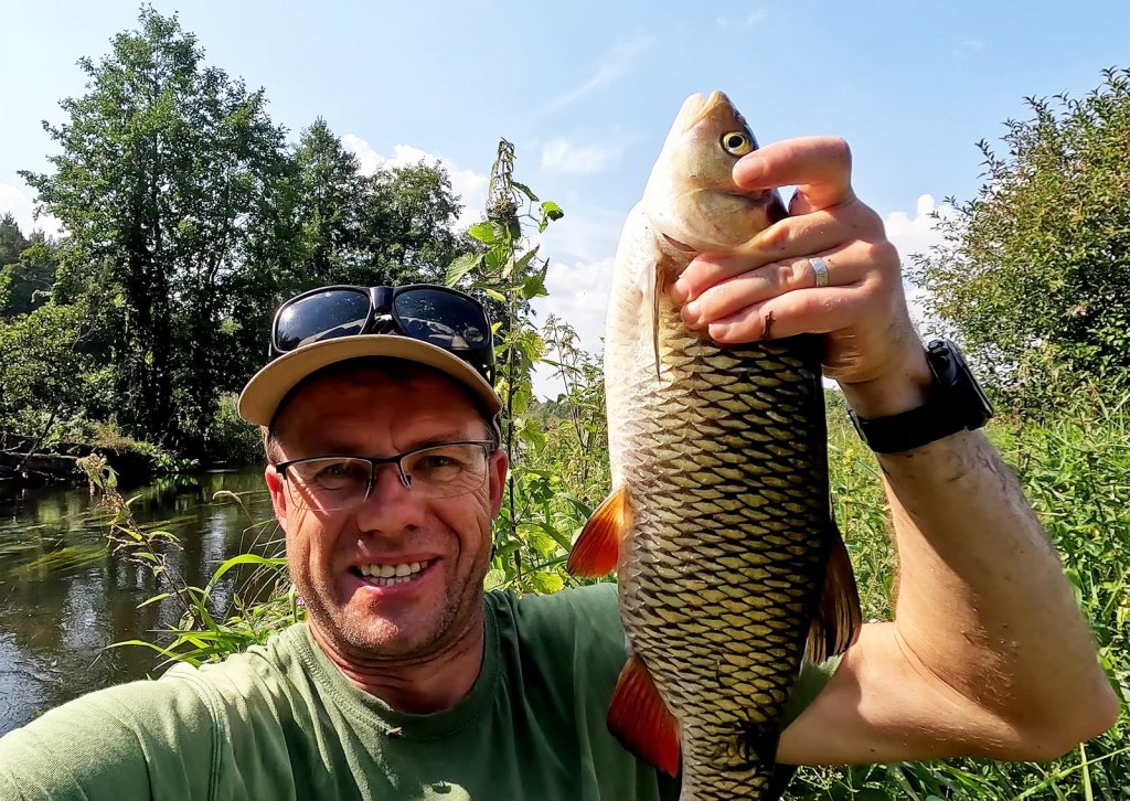 Крупный голавль порадовал Валерия Сикиржицкого в конце лета Крупный голавль порадовал Валерия Сикиржицкого в конце лета