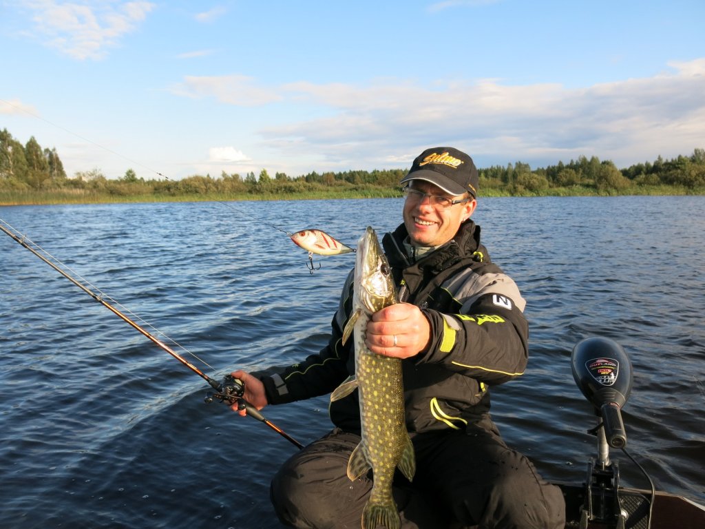 Валерий Сикиржицкий со щукой, пойманной на джеркбейт Валерий Сикиржицкий со щукой, пойманной на джеркбейт
