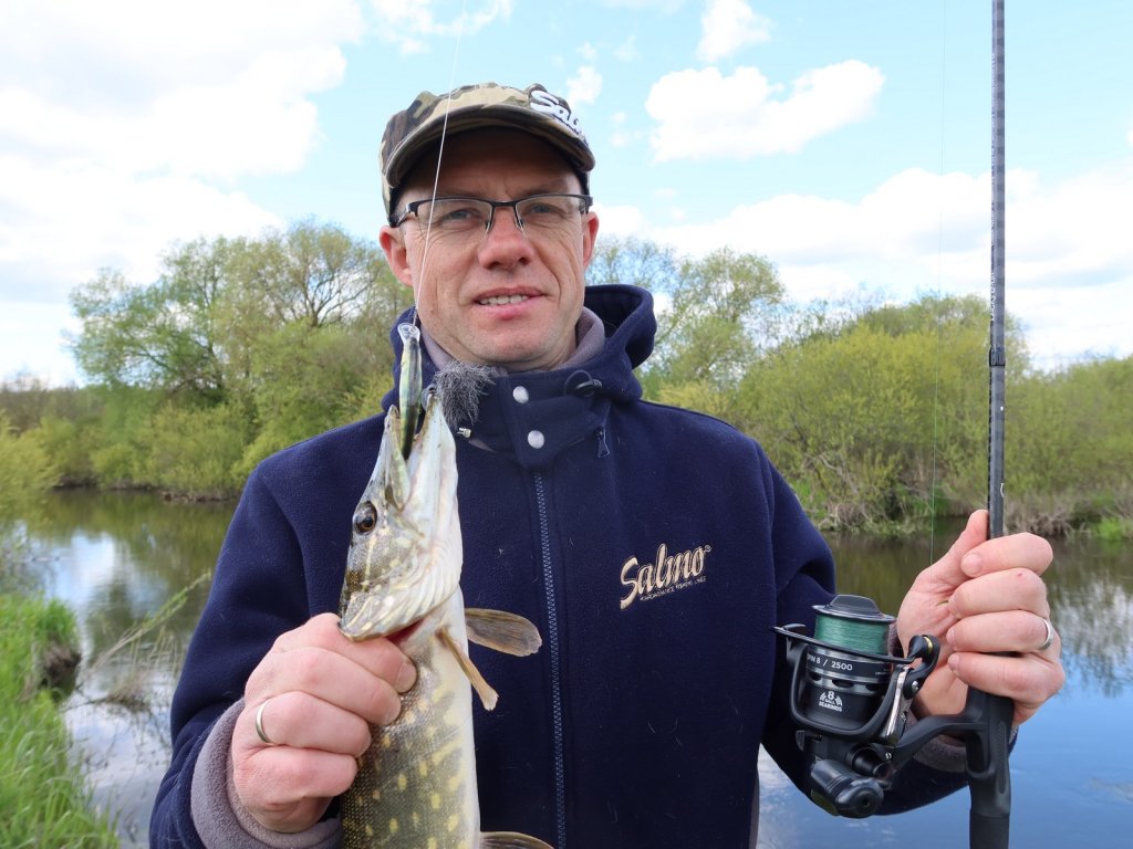 Валерий Сикиржицкий поймал речную щуку на воблер