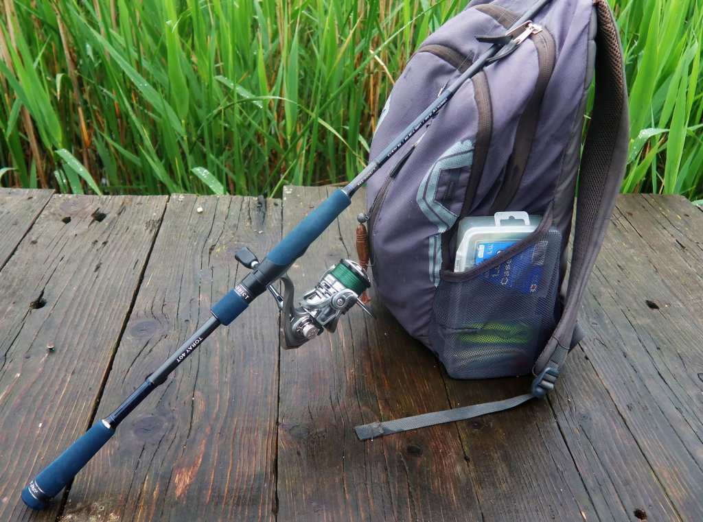 Рюкзак и спиннинговая снасть