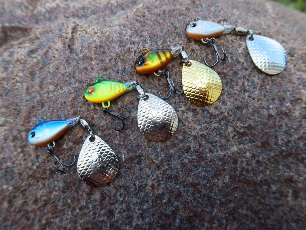 Приманки тэйл-спиннеры разных расцветок