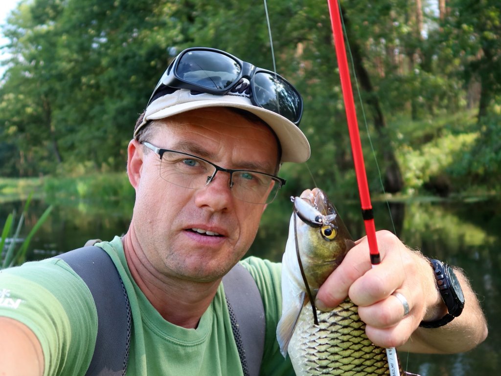 Голавль клюнул у Валерия Сикиржицкого на воблер