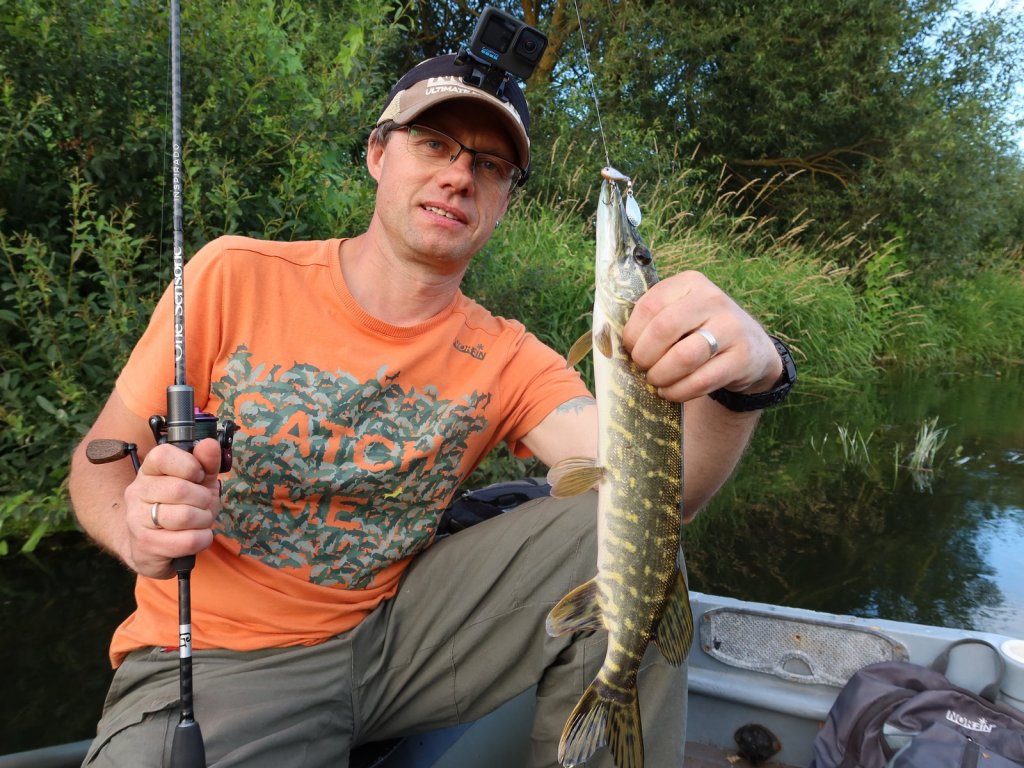 Щука поймана спиннингом Lucky John Inspirado на тейл-спиннер