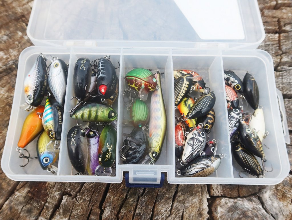 Коробка с небольшими воблерами