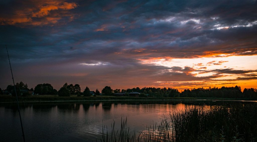 Закат над озером Закат над озером