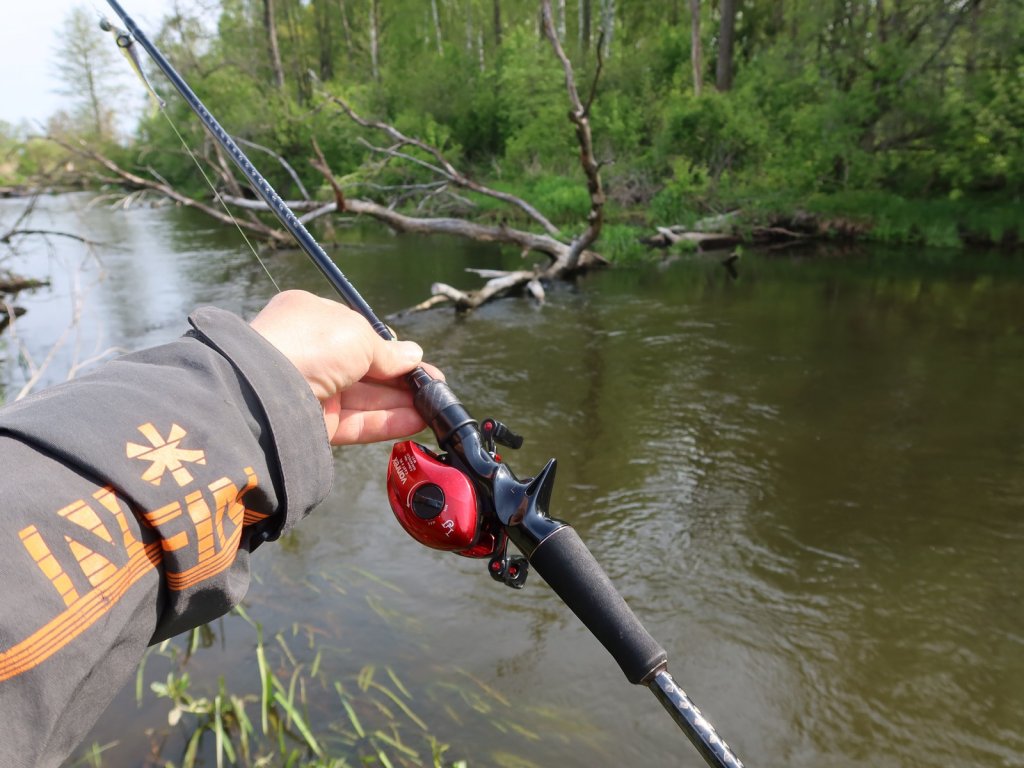 Кастинговая снасть на малой реке