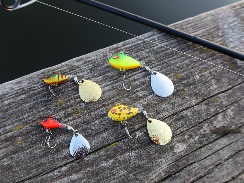 Тейл-спиннер Lucky John Tail Spin в разных расцветках