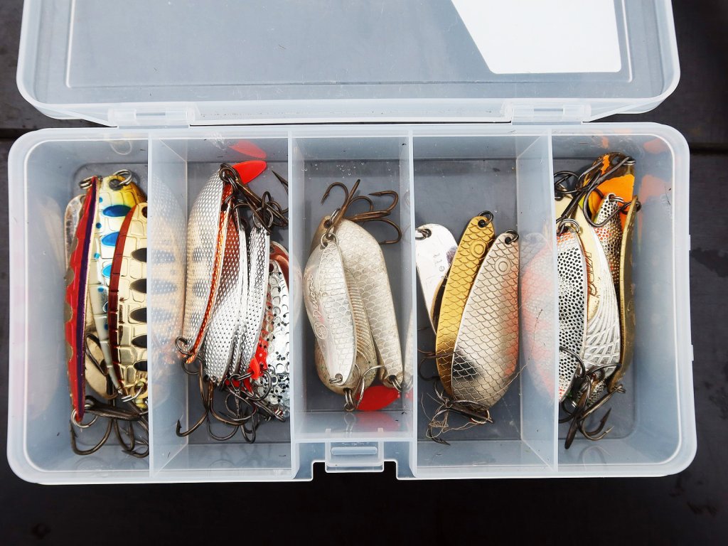 Колеблющиеся блёсны в коробке