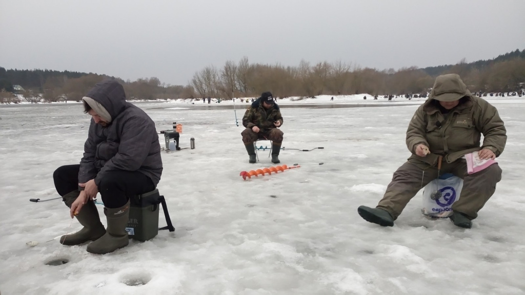 Особенности зимней рыбалки в затонах
